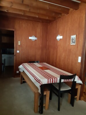 Dining - Chalet vallée d'Ossau (64) 5mn walk from Laruns village center - 8 people (LARUNS)