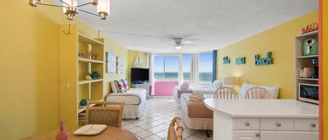 Deluxe stúdió, kilátással a tengerpartra | Étkezés a szobában