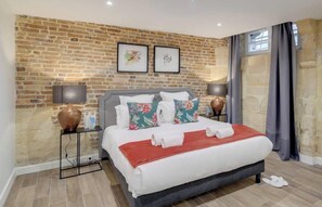 4 makuuhuonetta, työpöytä, silitysrauta/-lauta, ilmainen Wi-Fi