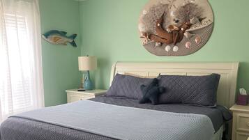 6 bedrooms, desk, iron/ironing board, free WiFi