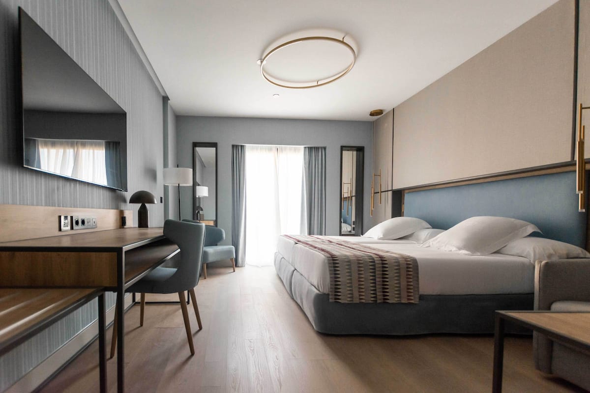 Minibar, värdeförvaringsskåp på rummet, gratis wi-fi och sängkläder