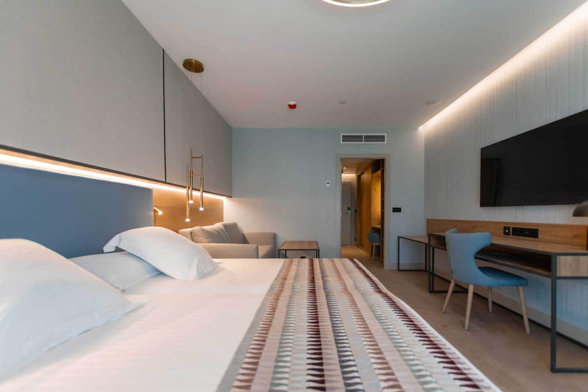 Minibar, värdeförvaringsskåp på rummet, gratis wi-fi och sängkläder