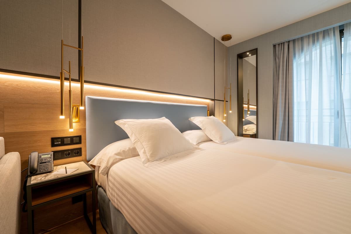 Minibar, Zimmersafe, kostenloses WLAN, Bettwäsche