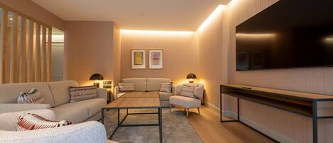 Suite junior, 1 habitación | Minibar, caja fuerte, wifi gratis y ropa de cama