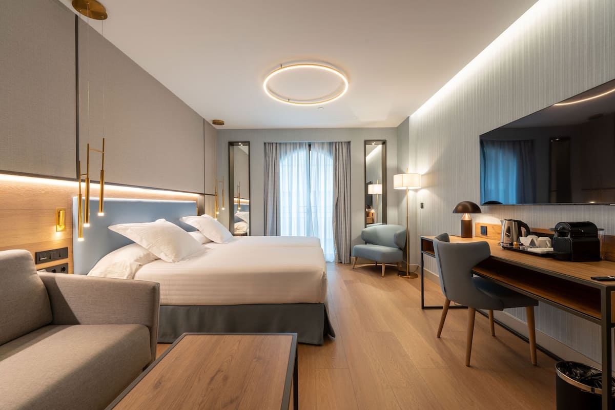 Superior-Zimmer | Minibar, Zimmersafe, kostenloses WLAN, Bettwäsche