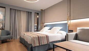 Minibar, in-room safe, free WiFi, bed sheets