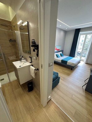 In-room safe, desk, laptop workspace, blackout drapes - Astoria Napoli Centrale (Naples)