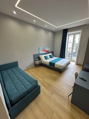 In-room safe, desk, laptop workspace, blackout curtains - Astoria Napoli Centrale (Naples)