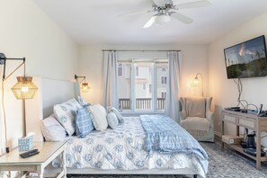 4 bedrooms, WiFi - Isle of Dreams: Almost Oceanfront 4 Bedrooms 4 Baths Atlantic Beach (Atlantic Beach)