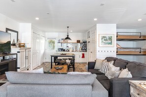 Fireplace - Isle of Dreams: Almost Oceanfront 4 Bedrooms 4 Baths Atlantic Beach (Atlantic Beach)