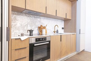 Penthouselejlighed - 2 soveværelser - byudsigt | Privat køkken | Højstol