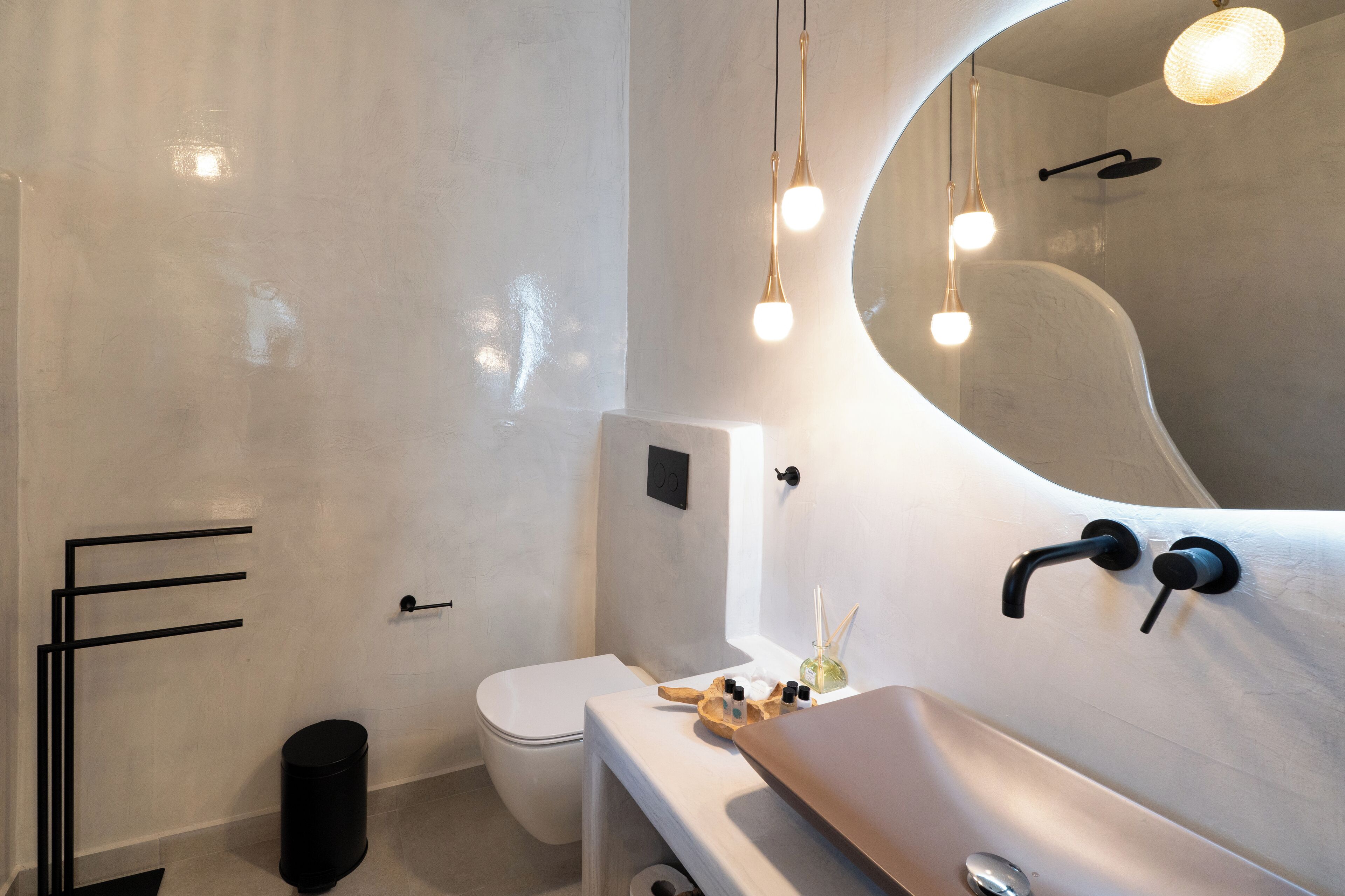 Deluxe Double Room | Bathroom | Shower, hair dryer, slippers, towels