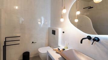 Deluxe Double Room | Bathroom | Shower, hair dryer, slippers, towels