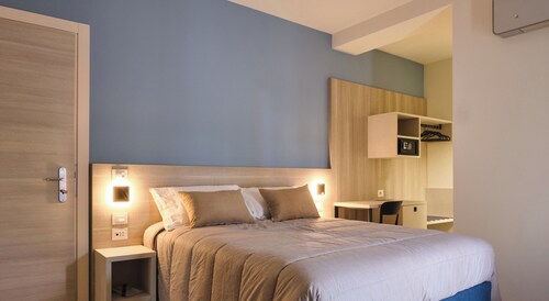 Room in B&B - Modernly Renovated Double Room in a B&B in Porto Viro