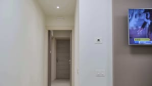 Unclassified image, 4 of 42, button - Room in B&B - Modernly Renovated Double Room in a B&B in Porto Viro (Porto Viro)