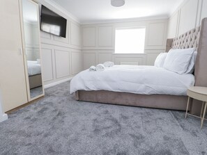 5 bedrooms, individually decorated, individually furnished, free WiFi
