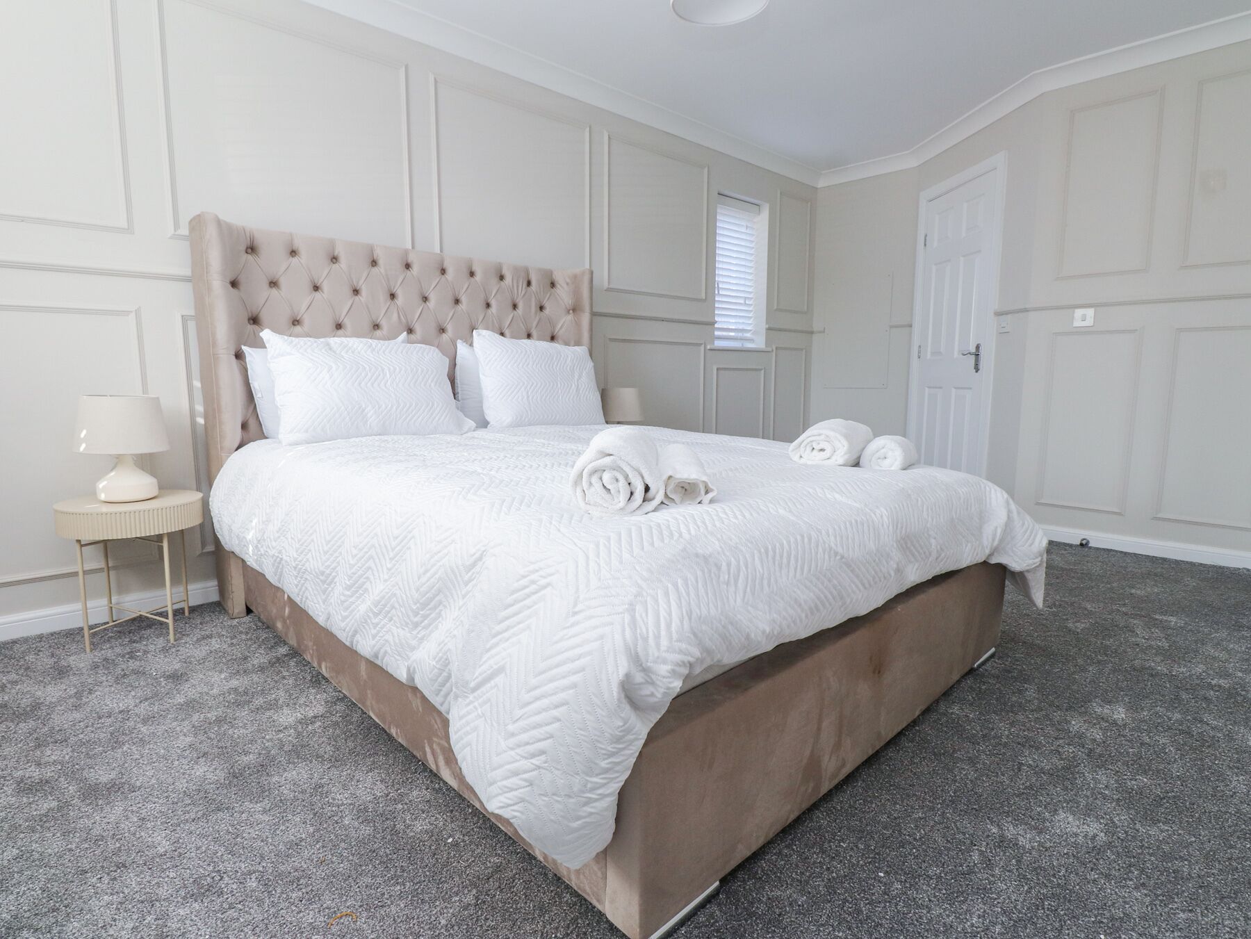 5 quartos, individualmente decorados, individualmente mobiliados