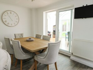 Cottage | Dining - 9 Beckett Close (Colwyn Bay)