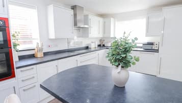 Lava-louças, talheres/pratos/utensílios de cozinha