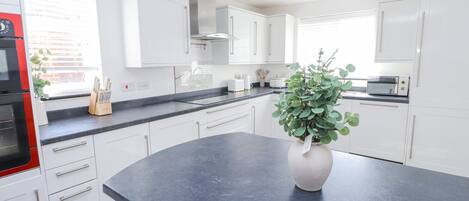 Dishwasher, cookware/dishes/utensils