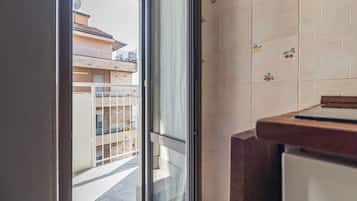 Apartamento (1 Bedroom) | Cocina privada | Microondas, horno, máquina de café espresso y hervidor eléctrico