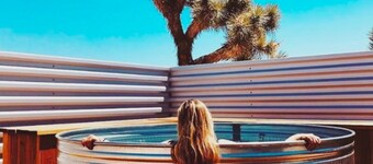 Desert Bliss Joshua Tree -Cowboy Pool & Tub. close to Pappy & Harriet's & Park.