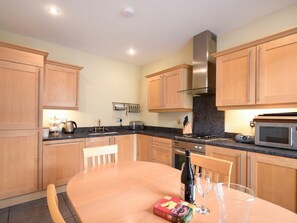 Dishwasher, cookware/dishes/utensils - Churchside (Alnwick)