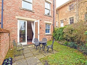 Outdoor dining - Churchside (Alnwick)