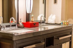 Bathroom - Dongya Hotel (Qingyang)