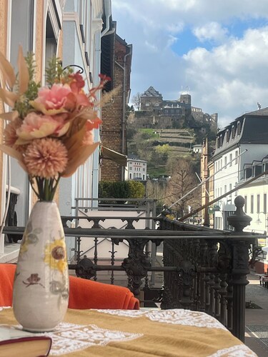 Wunderschöne Ferienwohnung  mit Balkon und Fahrradraum, für bis zu 6 Personen.