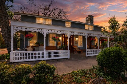 Gillespie House-2 Suites-Walk to Main St!