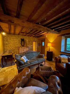 Fireplace, stereo
