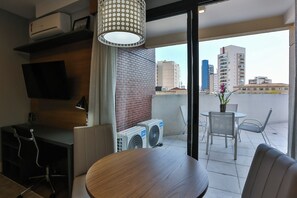 Premium Studio, Terrace, City View | Terrace/patio - Roomo Transamerica SP Pinheiros (São Paulo)