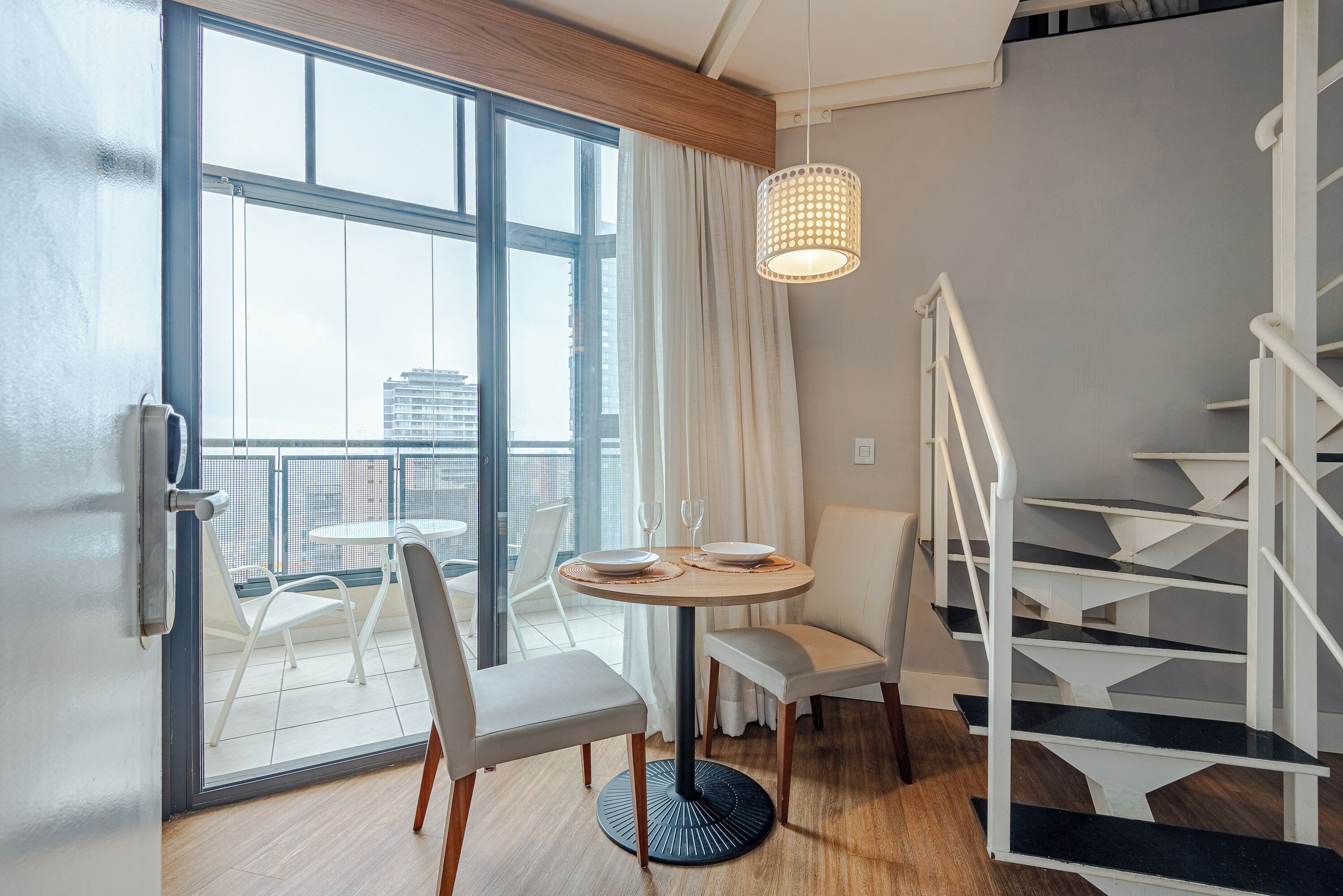 Departamento Deluxe, lanai, vista a la ciudad | Comedor