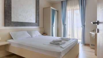 Chambre Double Confort, balcon, vue montagne | Coffres-forts dans les chambres