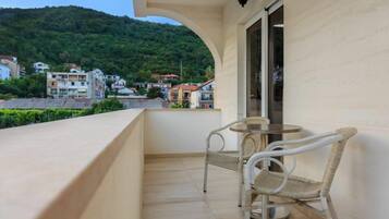 Standard Double Room | In-room safe, laptop workspace, iron/ironing board, free WiFi