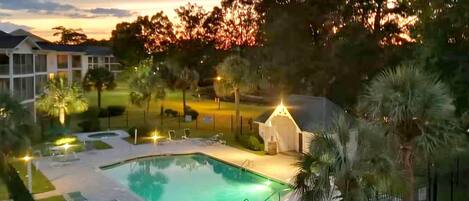 Piscine couverte, piscine extérieure