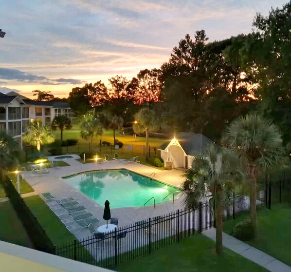 Piscine intérieure, piscine extérieure