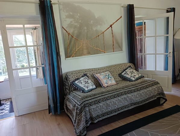 2 bedrooms, iron/ironing board