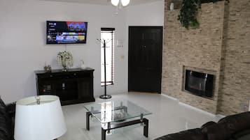 Smart TV, fireplace