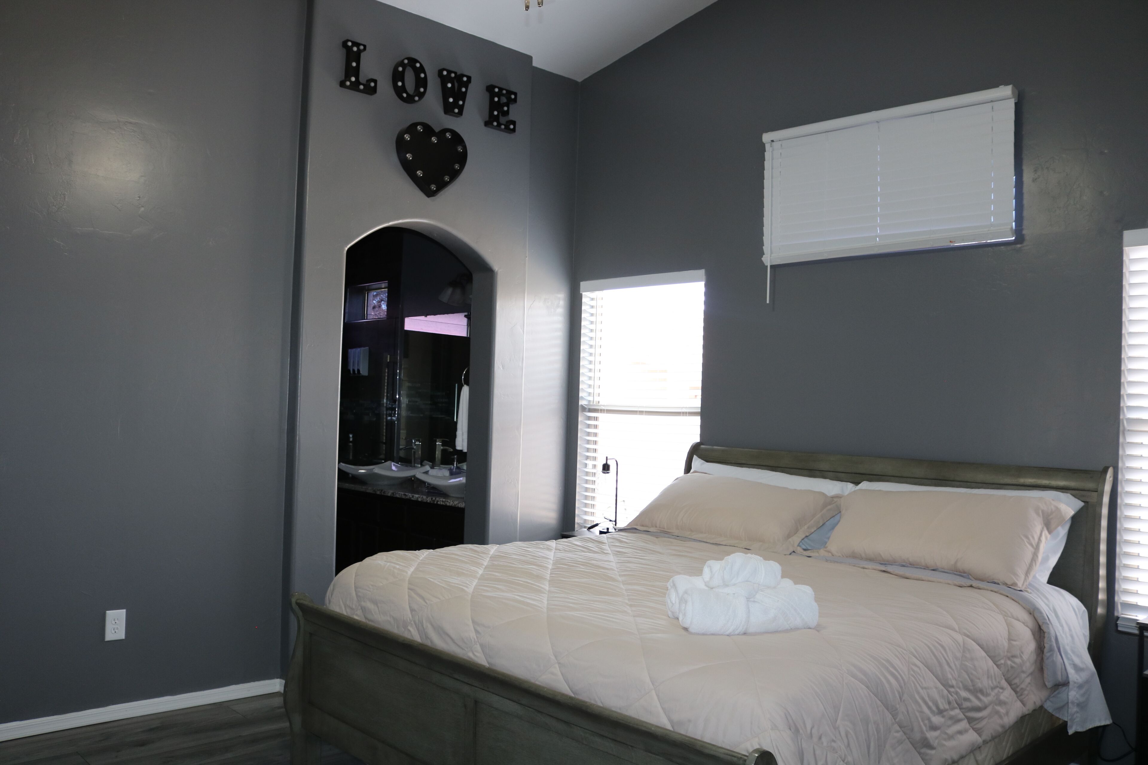 4 soverom, strykejern/-brett, wi-fi og sengetøy