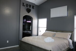 4 bedrooms, iron/ironing board, WiFi, bed sheets - Enjoy a peaceful, comfortable, unique and family-friendly time at Casa Leeza. (Sahuarita)