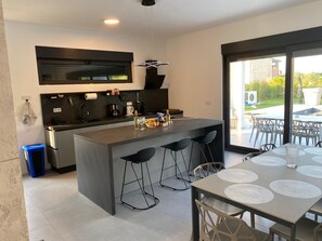 Luxury Villa, Garden View | Private kitchen - Villa Afrika (Butkovici)