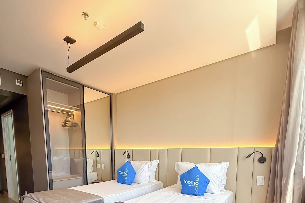 Superior Twin Room, City View