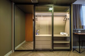 Estudio Premium, vistas a la ciudad | Armario