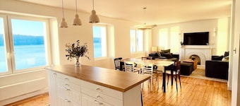 Maison bleue - sea access, rooftop and sauna, completely renovated