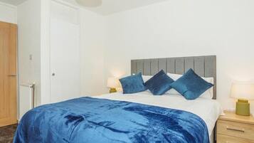 Apartment | 2 bedrooms, iron/ironing board, free WiFi, bed sheets