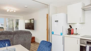 Appartement | Cuisine privée | Réfrigérateur, micro-ondes, four, plaque de cuisson