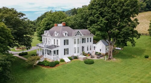 Historic Estate w/ 7 KING Suites, Hot Tub, Mountain Views