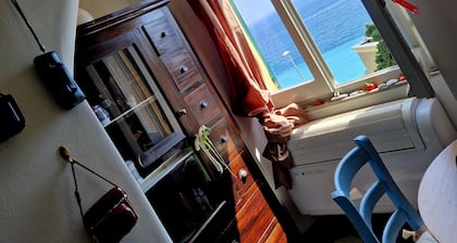 In Golfo Paradiso with sea view five minutes from the beach, with parking